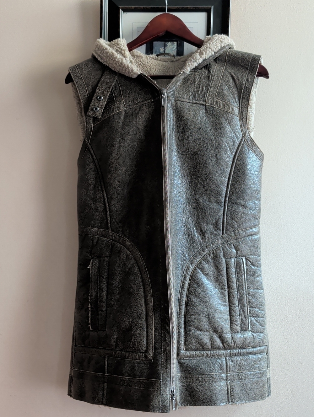 Danier Vintage Leather Sleeveless Hooded Vest - Jacket in Taupe Brown